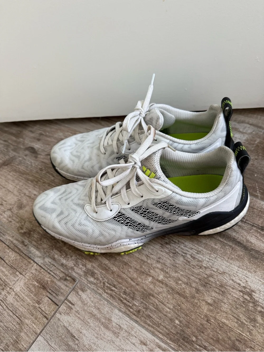 Men's White Golf Shoes with Lime Accents